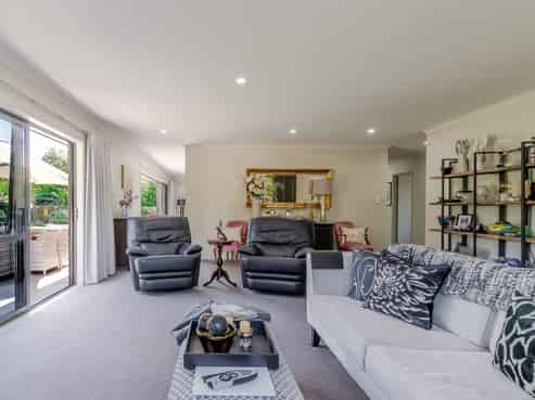 17 Cemetery Road, Sanson