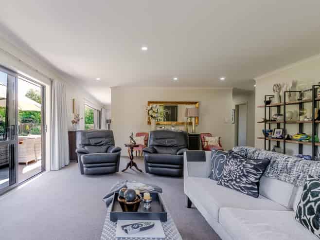 17 Cemetery Road, Sanson