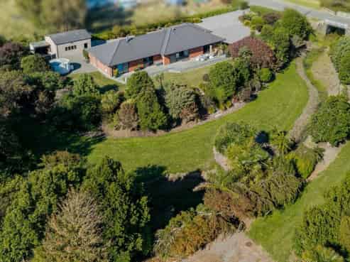 17 Cemetery Road, Sanson
