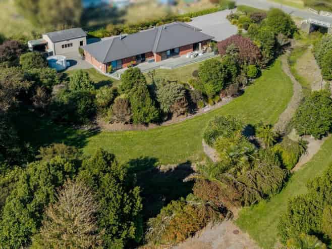 17 Cemetery Road, Sanson