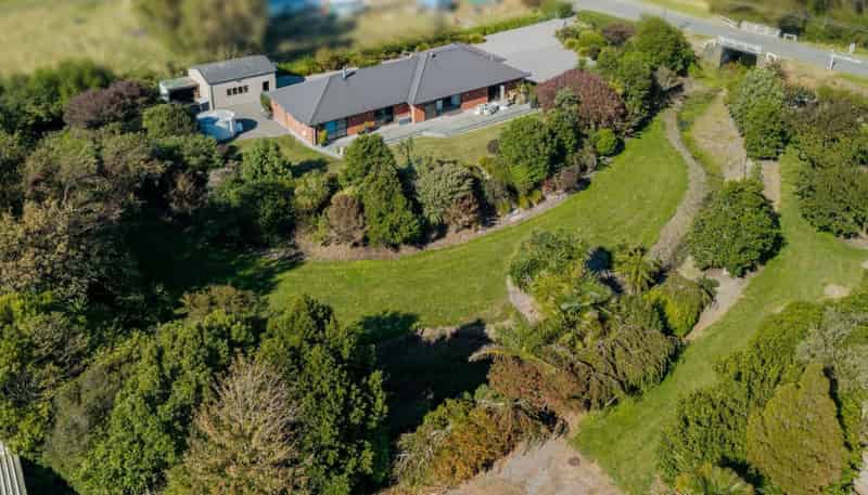 17 Cemetery Road, Sanson