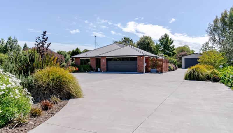 17 Cemetery Road, Sanson