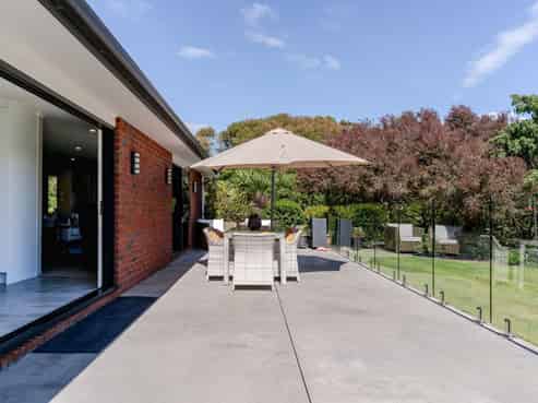 17 Cemetery Road, Sanson