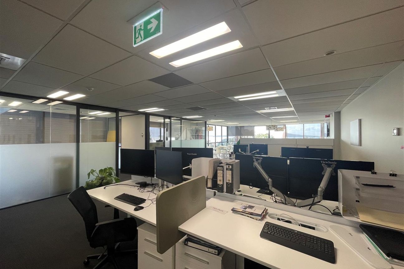 Modern Workplace with Ocean Views - Aanzicht 6