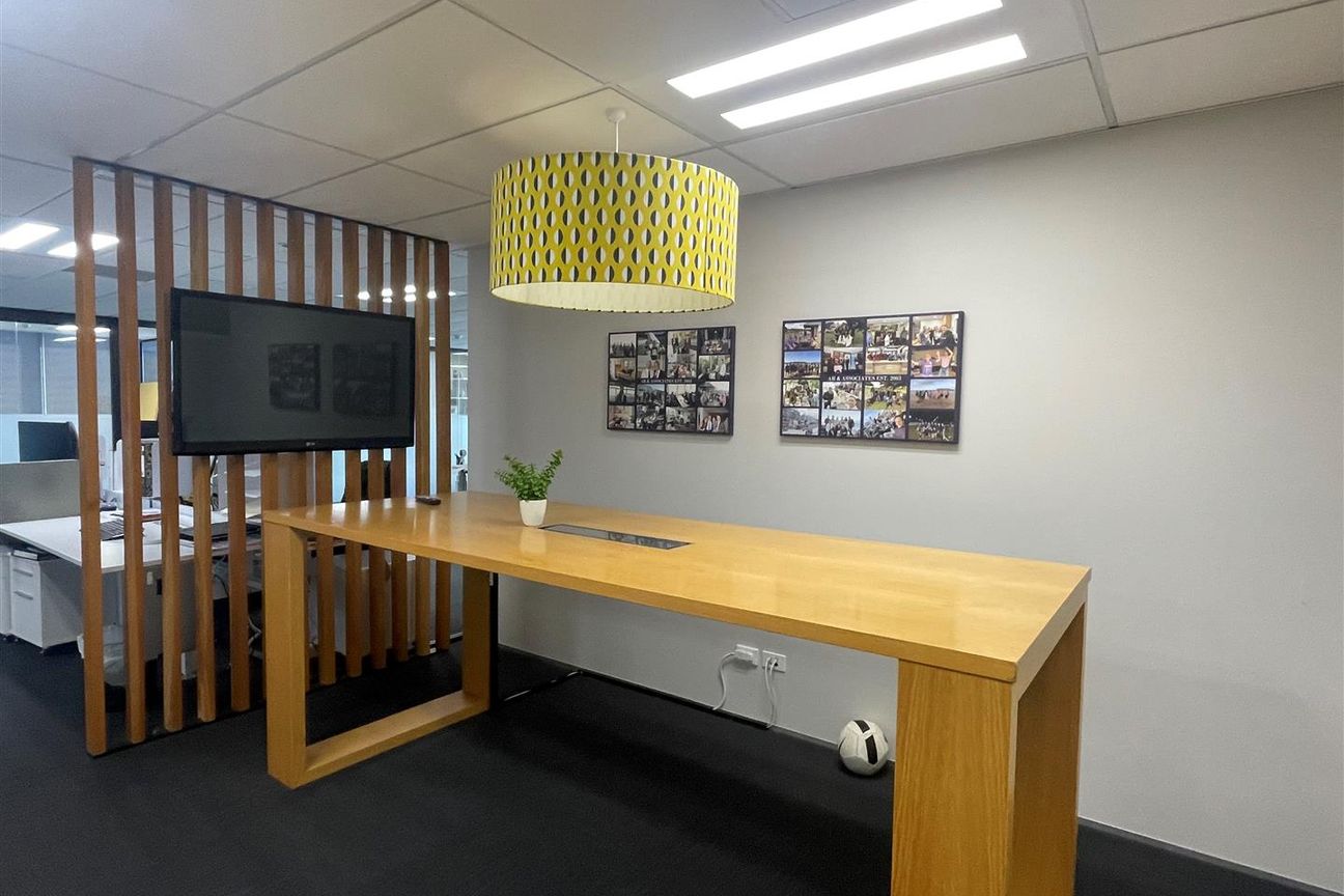Modern Workplace with Ocean Views - Aanzicht 5