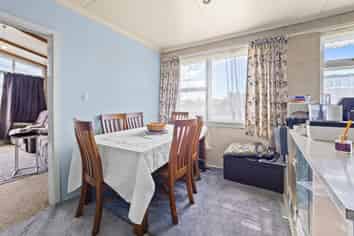 192 Chalmers Avenue, Hampstead