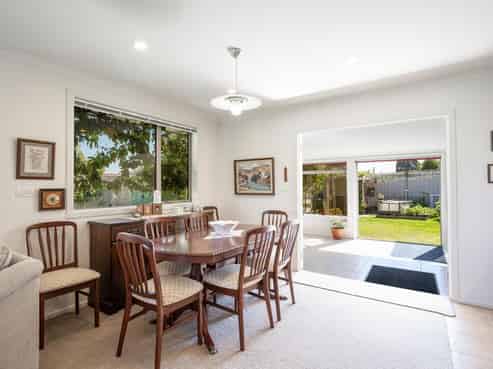  6 Hampshire Place, Stoke