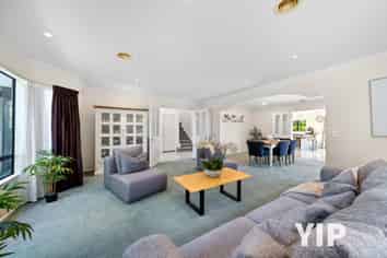 6 Derry Hill, Churton Park