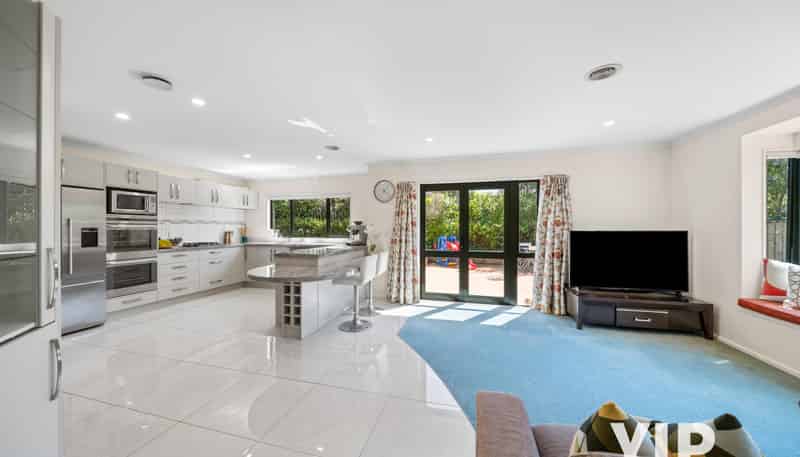 6 Derry Hill, Churton Park