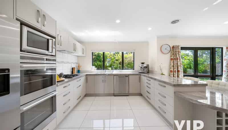 6 Derry Hill, Churton Park