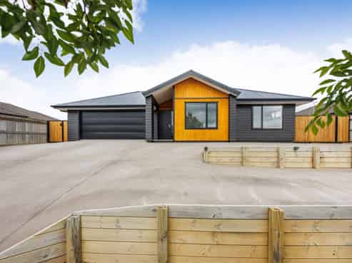 196 Pacific Drive, Fitzherbert