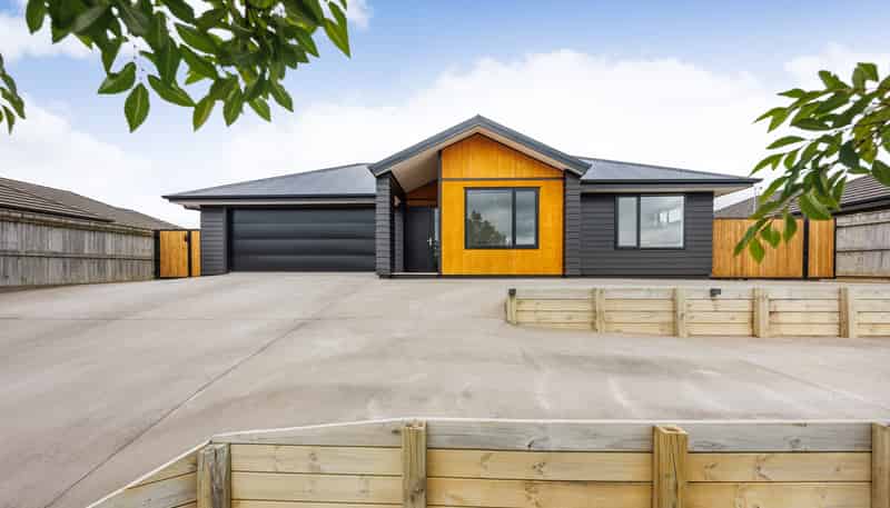 196 Pacific Drive, Fitzherbert