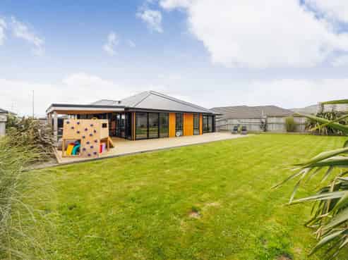 196 Pacific Drive, Fitzherbert
