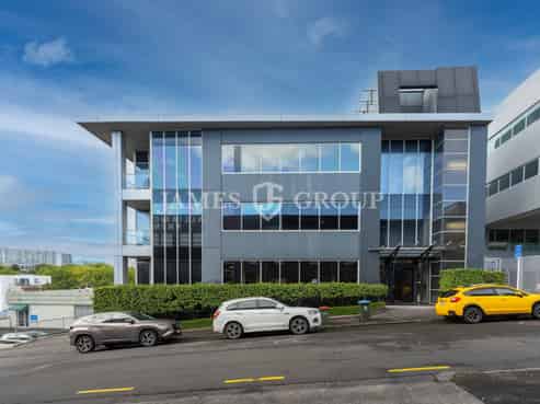 LIGHT-FILLED 511M² OFFICE JUST OFF COLLEGE HILL