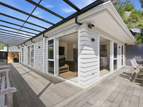 17 Waiwera Road, Waiwera