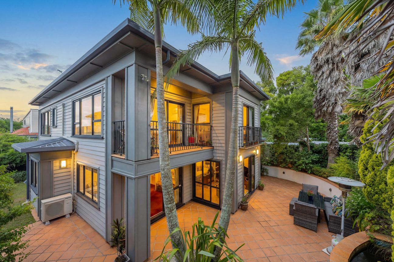 TOP DECILE SCHOOL - LARGE FAMILY HOME - Aanzicht 6