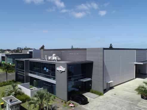 High quality standalone office/warehouse facility