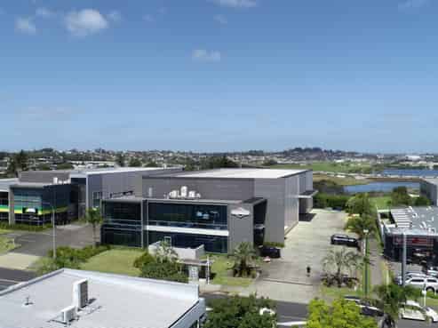 High quality standalone office/warehouse facility