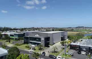 High quality standalone office/warehouse facility