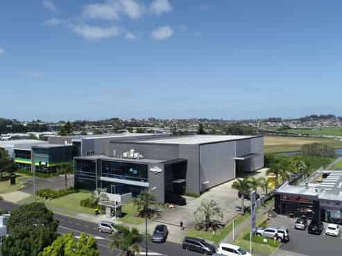 High quality standalone office/warehouse facility