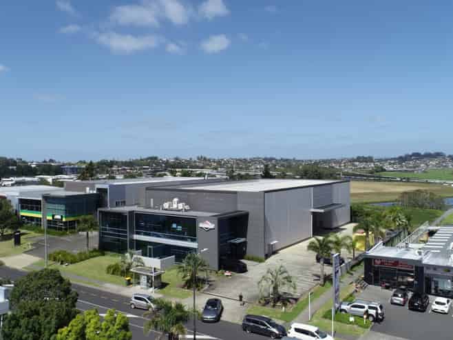 High quality standalone office/warehouse facility