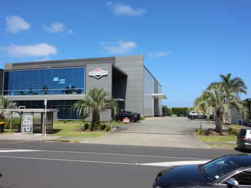 High quality standalone office/warehouse facility