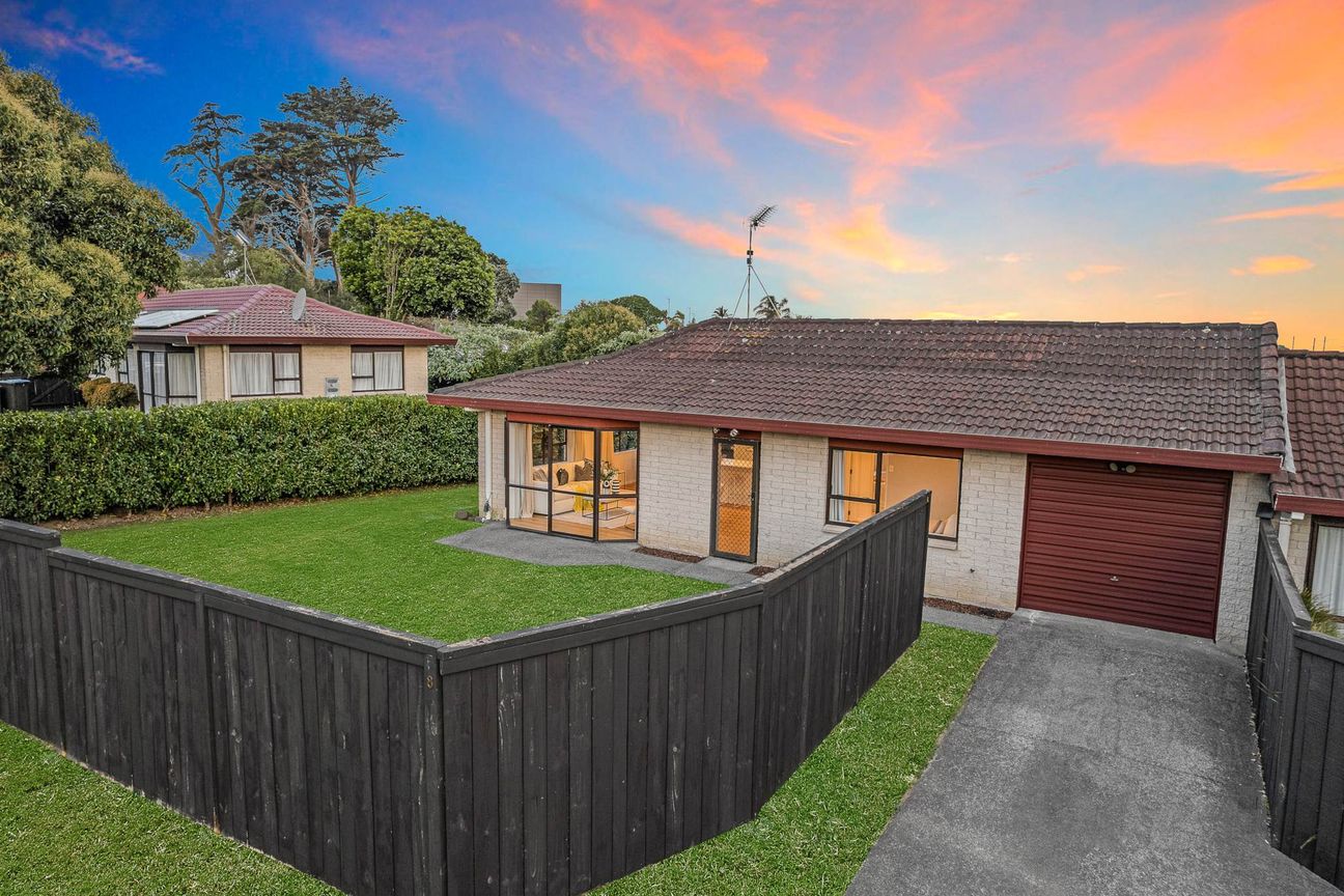 MODERN FREEHOLD & SINGLE LEVEL HOME - Widok 2