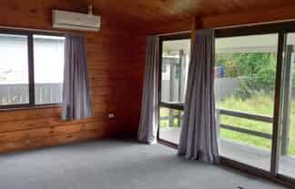 131B Clayton Road, Mangakakahi