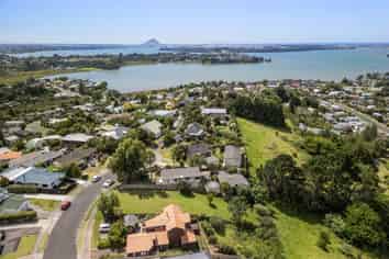 24 Philomel Crest, Welcome Bay