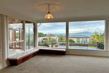 129 East Coast Road, Castor Bay