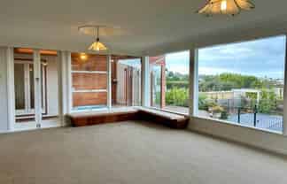 129 East Coast Road, Castor Bay