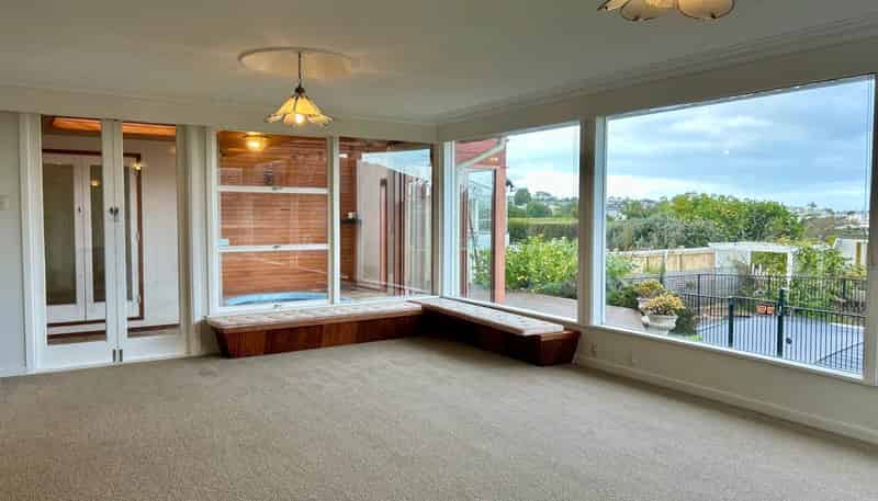 129 East Coast Road, Castor Bay