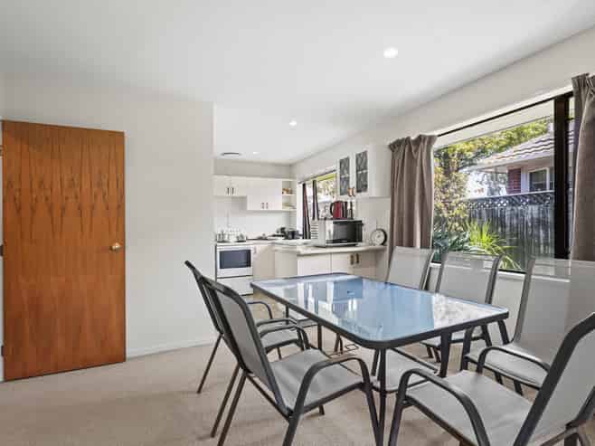 2/44 Division Street, Riccarton