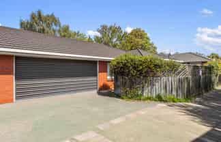 2/44 Division Street, Riccarton