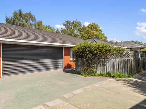 2/44 Division Street, Riccarton