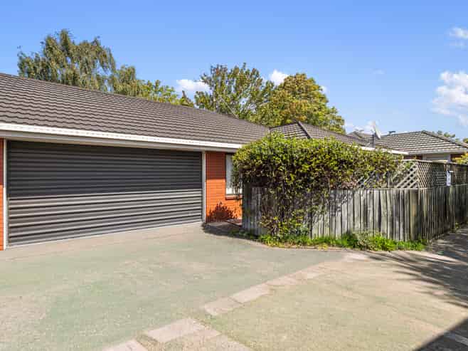 2/44 Division Street, Riccarton