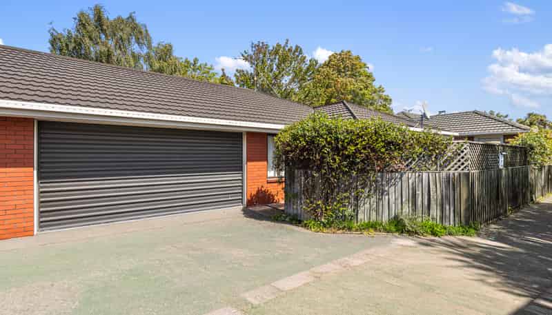 2/44 Division Street, Riccarton