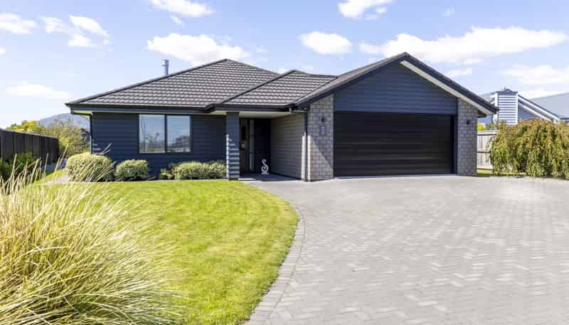 11 Tuhua Close, Wharewaka