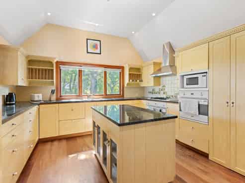 1353 State Highway 6, Renwick