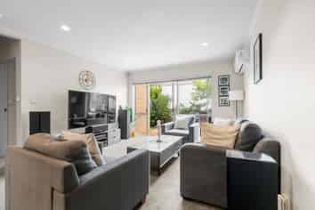 1/55 Verbena Road, Birkdale