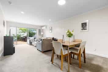 1/55 Verbena Road, Birkdale