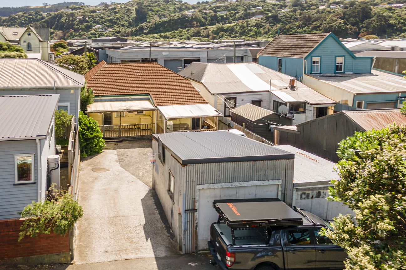 Home & Income Opportunity in the Heart of Petone - Aanzicht 2