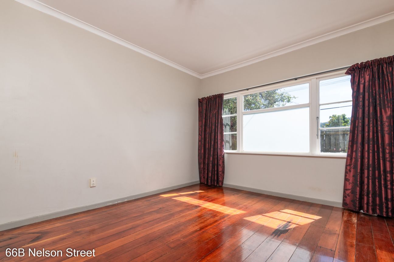 Home & Income Opportunity in the Heart of Petone - Meer