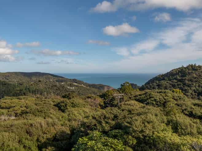 14 La Trobe Track, Karekare