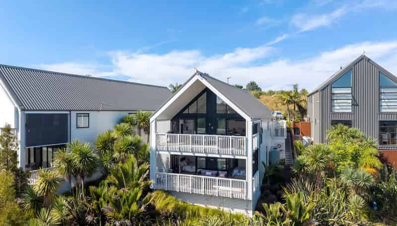 169 Jack Lachlan Drive, Beachlands