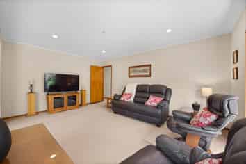3/6 Kookaburra Place, Botany Downs