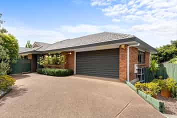 3/6 Kookaburra Place, Botany Downs