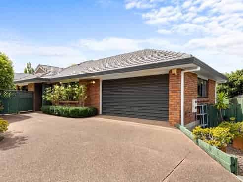 3/6 Kookaburra Place, Botany Downs