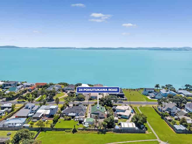 24  Pohutukawa Road, Beachlands