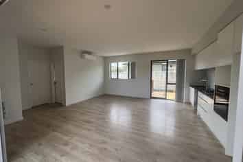 1373A  East Coast Road, Albany